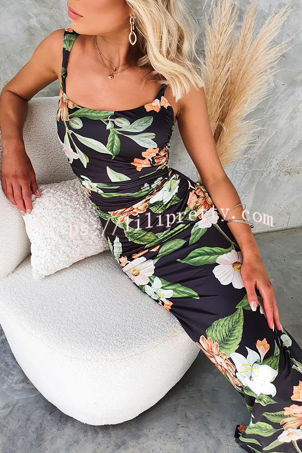 Lilipretty® Enslee Floral Print Scoop Neckline Ruched Stretch Maxi Dress