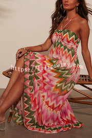 Colorful Zigzag Pattern Halter Backless Pleated Holiday Maxi Dress