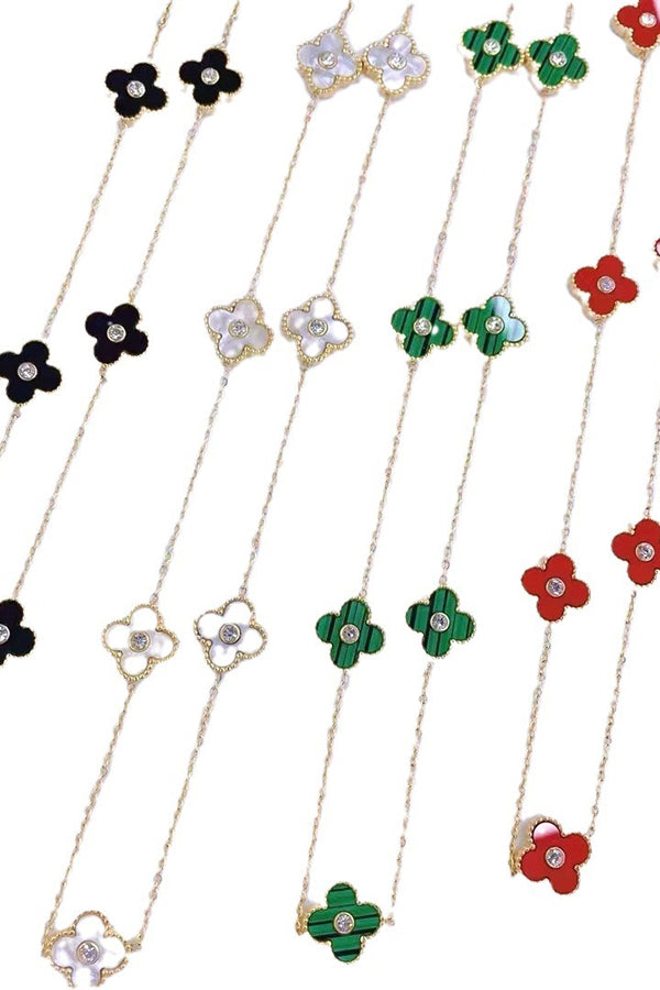 A Fresh and Elegant Lucky Four-leaf Clover Diamond Necklace