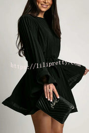 Fashion Bell Sleeve Loose Waist Tie Pleated Mini Dress